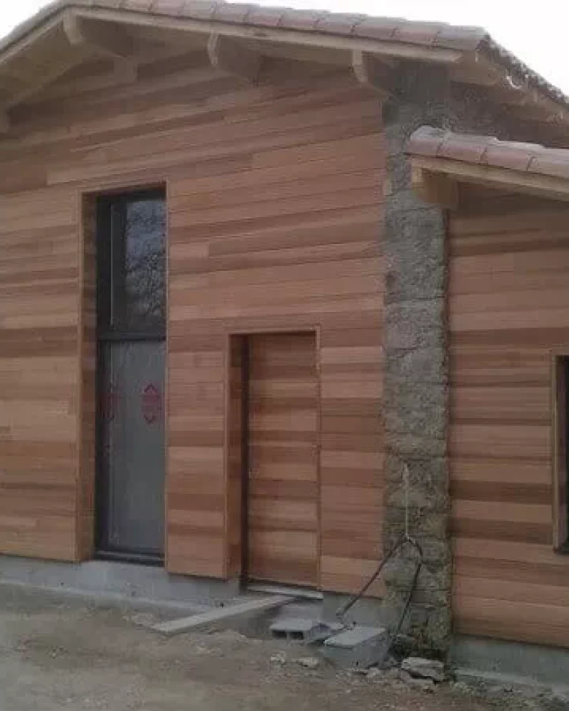 Réalisation d'isolation extérieure et bardage par MB menuiserie, menuisier à Montaigu